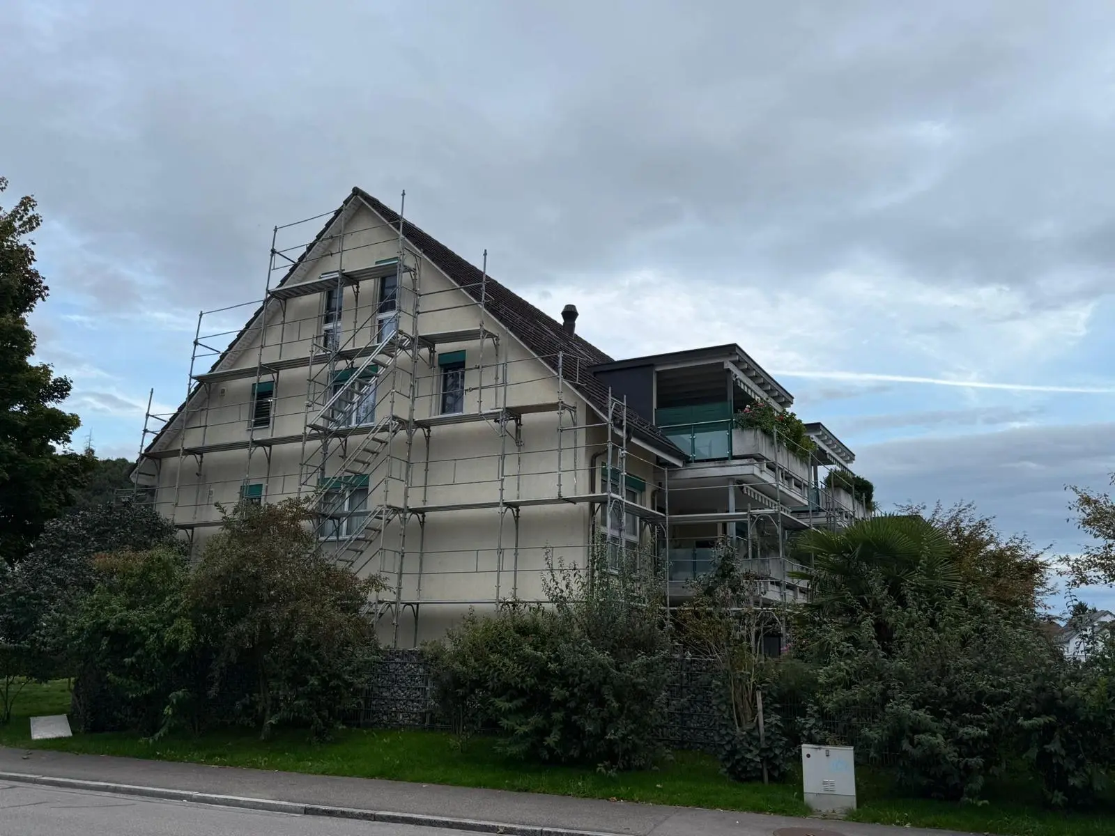 Mehrfamilienhaus mit Giebelfassade